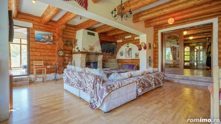 Casă cu 8 camere cu Teren 1000 Mp în Timișu de Jos