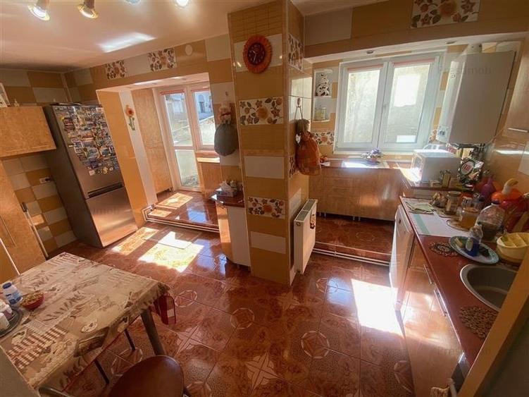 Apartament cu 4 camere decomandat în Ultracentral