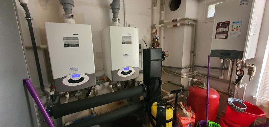 Casă individuală cu 12 camere cu Canalizare în Nord