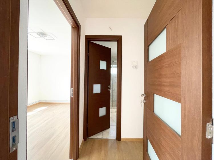 Apartament cu 2 camere semidecomandat în Soarelui