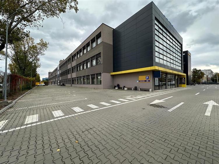 Birou, de 190 mp, în Baza 3