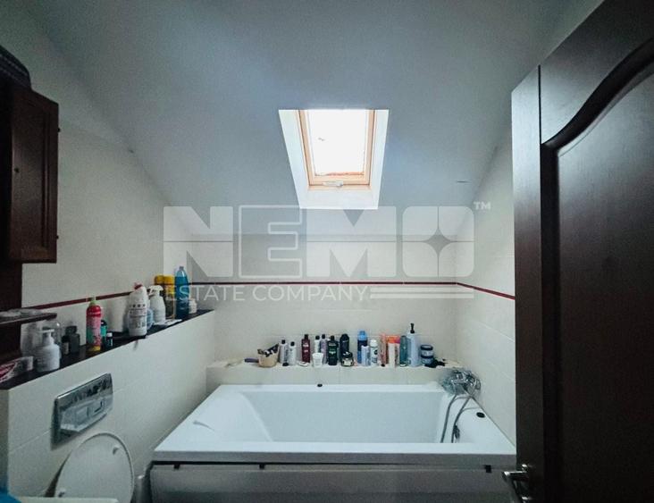 Casă individuală cu 4 camere cu Canalizare în Central