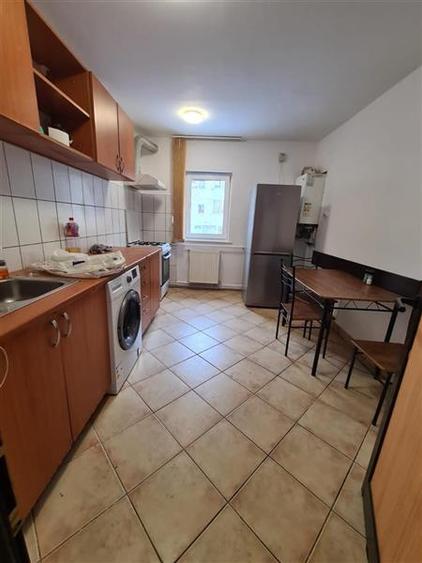 Apartament cu 3 camere decomandat, mobilat în Răcădău