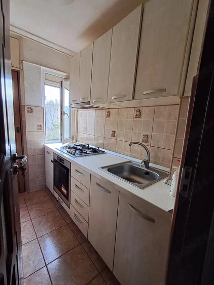 Garsonieră decomandată în Viziru 1