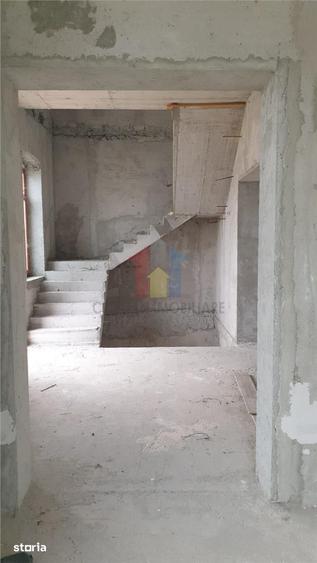 Casă cu 10 camere cu Teren 466 Mp în Ultracentral