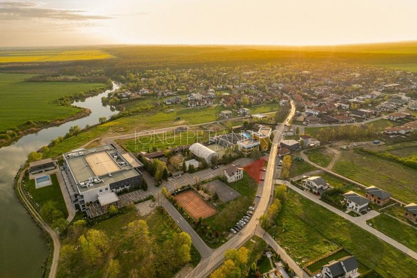 Teren Construcții intravilan de 660 mp, în Ostratu