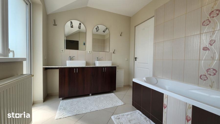 Casă cu 4 camere decomandat cu Teren 379 Mp în Unirii