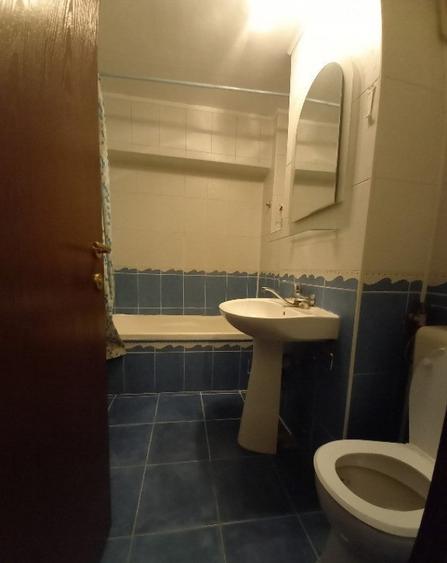 Apartament cu 3 camere semidecomandat în Tineretului