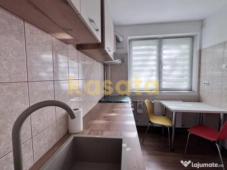 Apartament cu 3 camere semidecomandat în Crângași