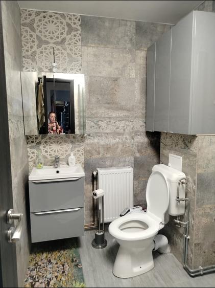 Apartament cu 4 camere semidecomandat, mobilat în Apărătorii Patriei