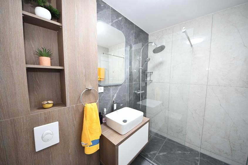 Apartament cu 2 camere decomandat în Central
