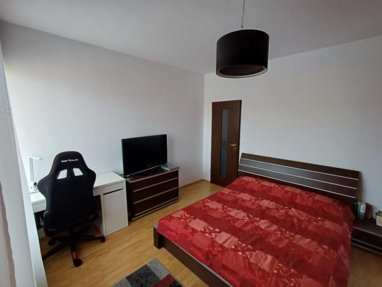 Apartament cu 3 camere decomandat în Câmpului