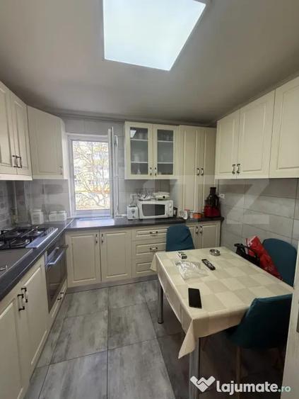 Apartament cu 4 camere decomandat în Central