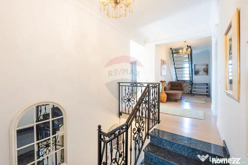 Casă cu 7 camere cu Teren 868 Mp în Trivale