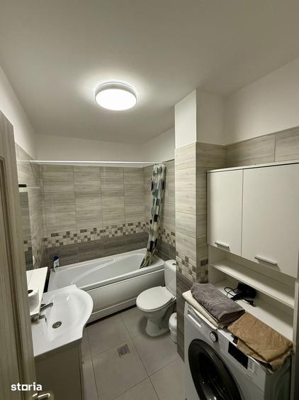 Apartament cu 3 camere decomandat în Cornișa