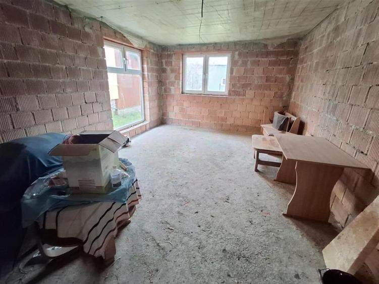 Casă individuală cu 5 camere cu Teren 380 Mp în Central