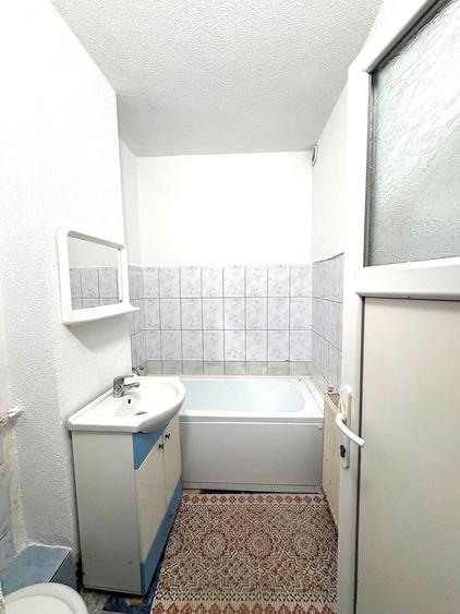 Garsonieră decomandată în Est