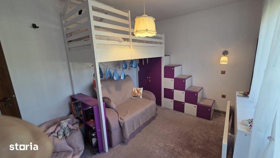 Apartament cu 4 camere decomandat în Florești
