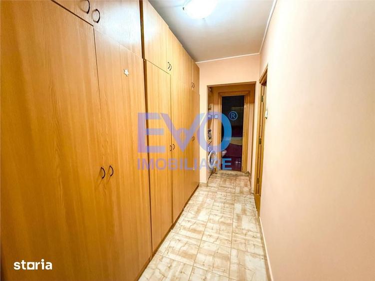Apartament cu 3 camere decomandat în Nicolina
