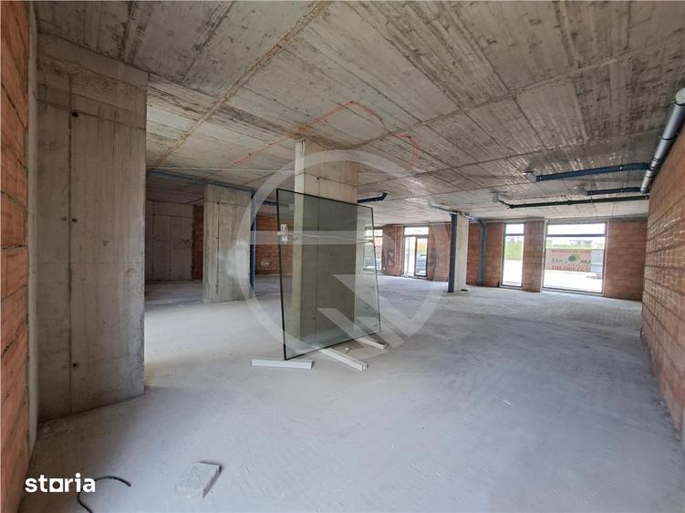 Spațiu comercial, de 211 mp, în Între Lacuri