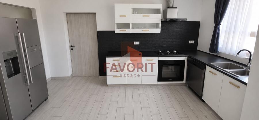 Casă individuală cu 5 camere cu Piscina în Plopi