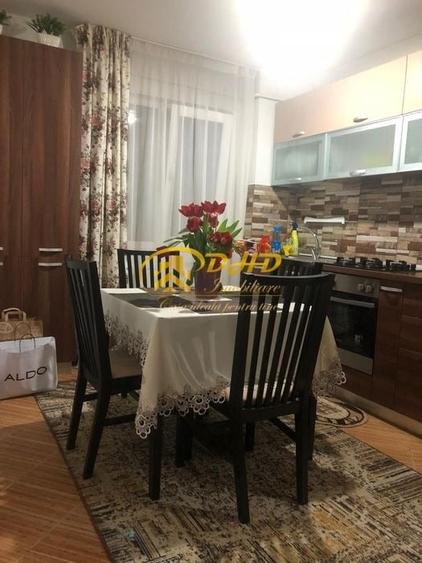 Apartament cu 3 camere semidecomandat în Podu Roș