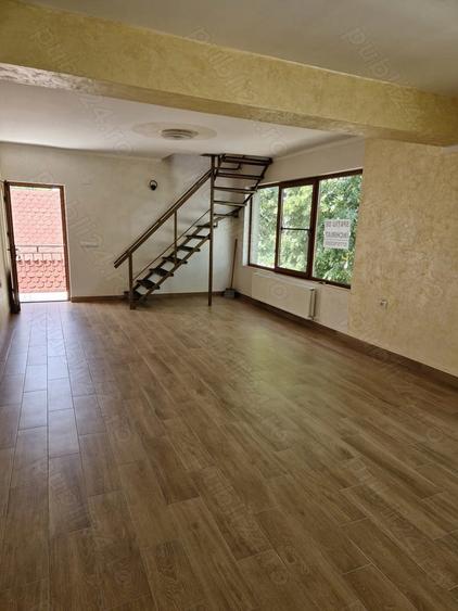 Spațiu comercial, de 900 mp, în Central