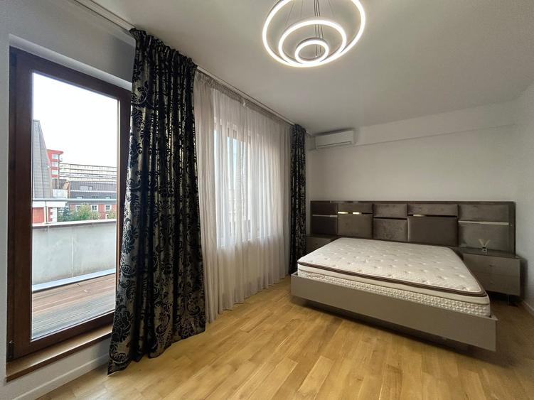 Penthouse cu 3 camere decomandat în Herăstrău