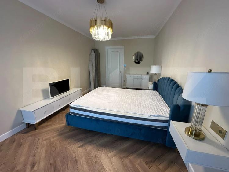 Apartament cu 4 camere semidecomandat în Central