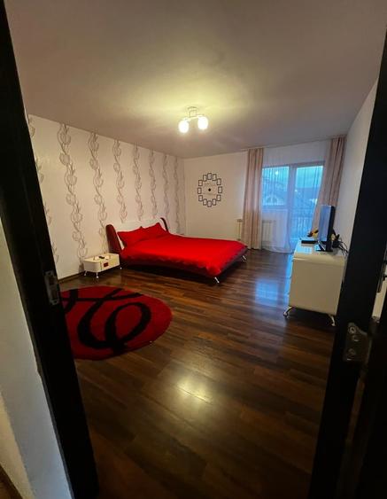 Casă cu 6 camere cu Garaj în Valea Adâncă