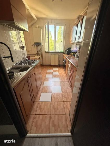 Apartament cu 4 camere în Berceni