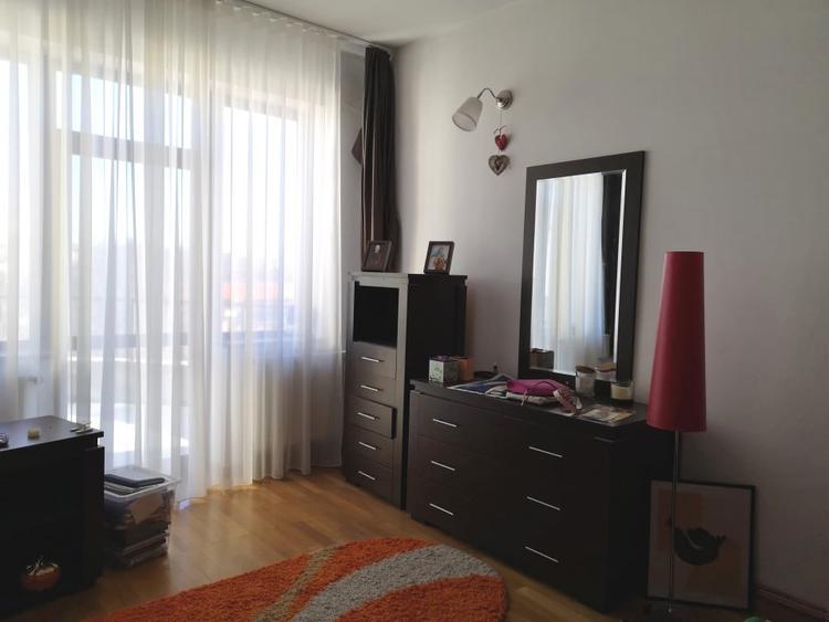 Casă individuală cu 7 camere cu Canalizare în Craiter