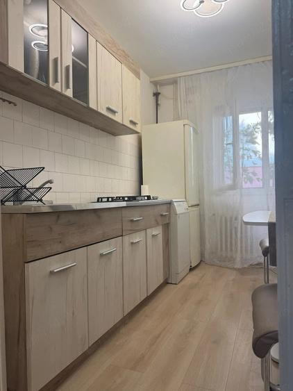 Apartament cu 2 camere semidecomandat în Girocului