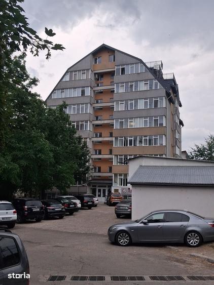 Apartament cu 5 camere în George Enescu