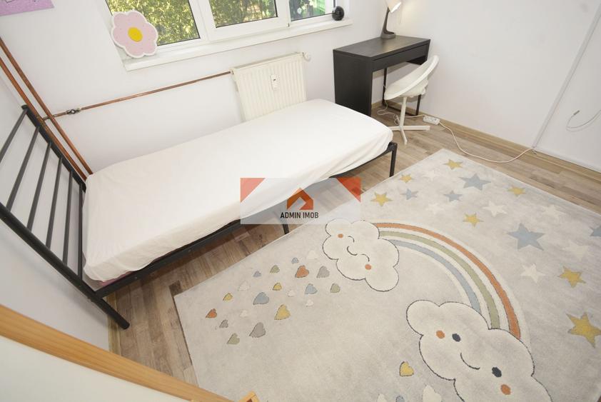Apartament cu 4 camere decomandat în Drumul Taberei