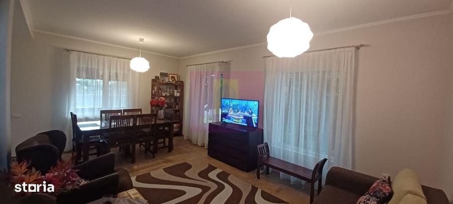 Casă cu 4 camere în Săbăreni