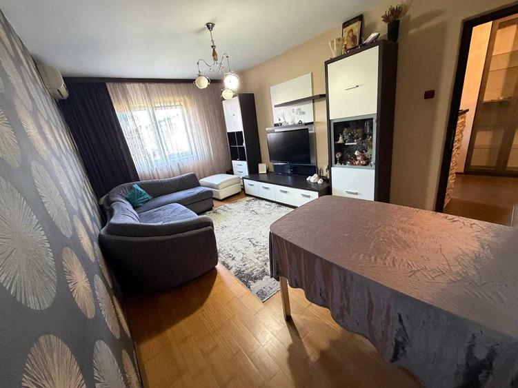 Apartament cu 3 camere decomandat în Alexandru cel Bun