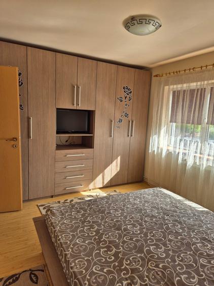 Apartament cu 3 camere decomandat în Trei Stejari