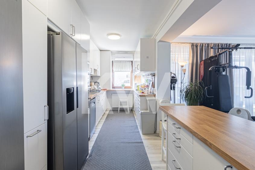 Apartament cu 5 camere decomandat, mobilat în Noua