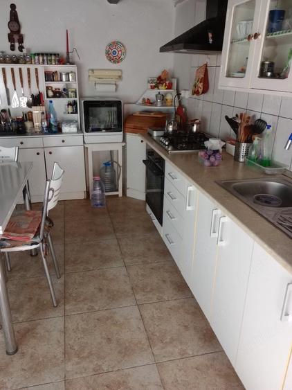 Casă cu 4 camere cu Teren 4000 Mp în Central