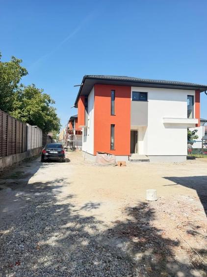 Casă individuală cu 5 camere cu Canalizare în Bragadiru