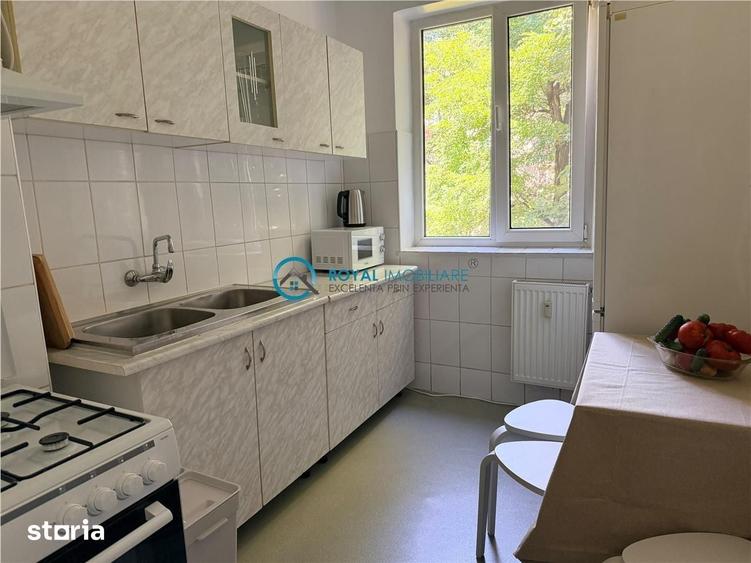 Apartament cu 3 camere semidecomandat în Democrației