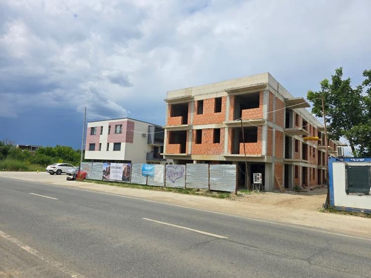 Apartament cu 2 camere semidecomandat în Tunari
