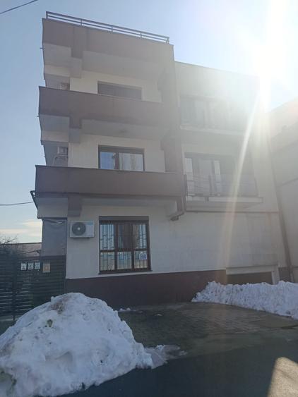 Apartament cu 3 camere decomandat în Chibrit