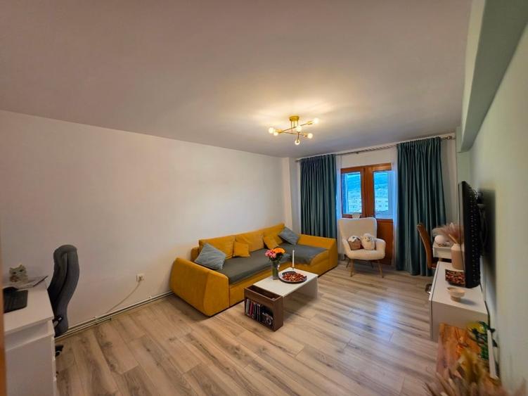 Apartament cu 3 camere decomandat, mobilat în Central