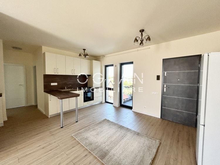 Apartament cu 3 camere semidecomandat, mobilat în Turnișor