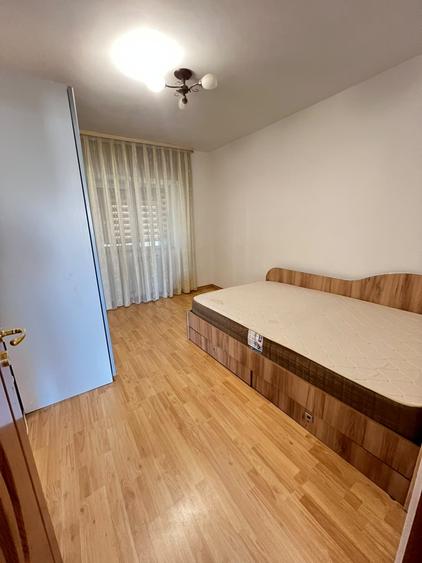 Apartament cu 3 camere decomandat, mobilat în Arcu