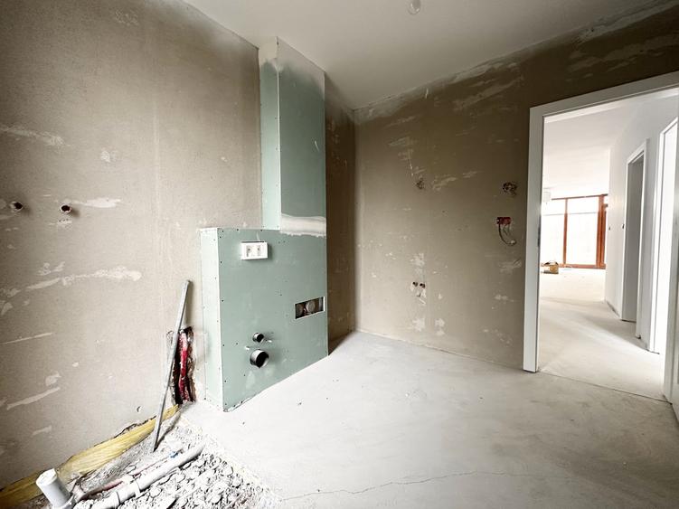 Apartament cu 3 camere decomandat în Fratelia