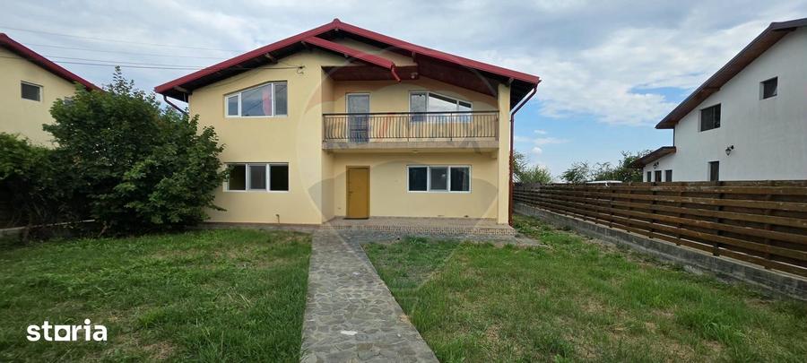Casă cu 4 camere cu Teren 445 Mp în Valea