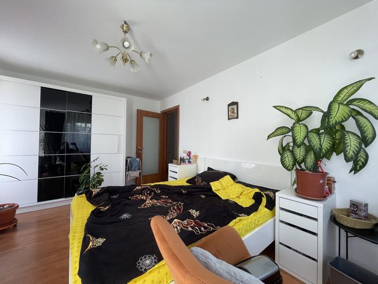 Duplex cu 8 camere cu Canalizare în Otopeni